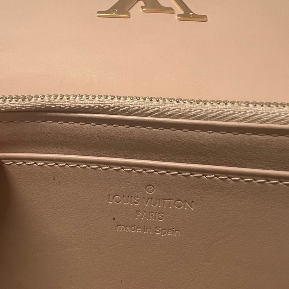 LV Vernis Wallet - Picture 7 of 13